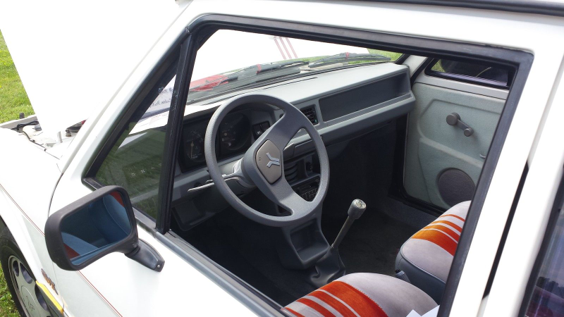 Illustration for article titled Would You Pay $5,500 For A Rare Fancy-Pants 1988 Yugo GVX?